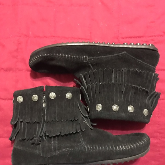 Women’s Winnetonka Double Fringe Moccasin Boots - Picture 3 of 7